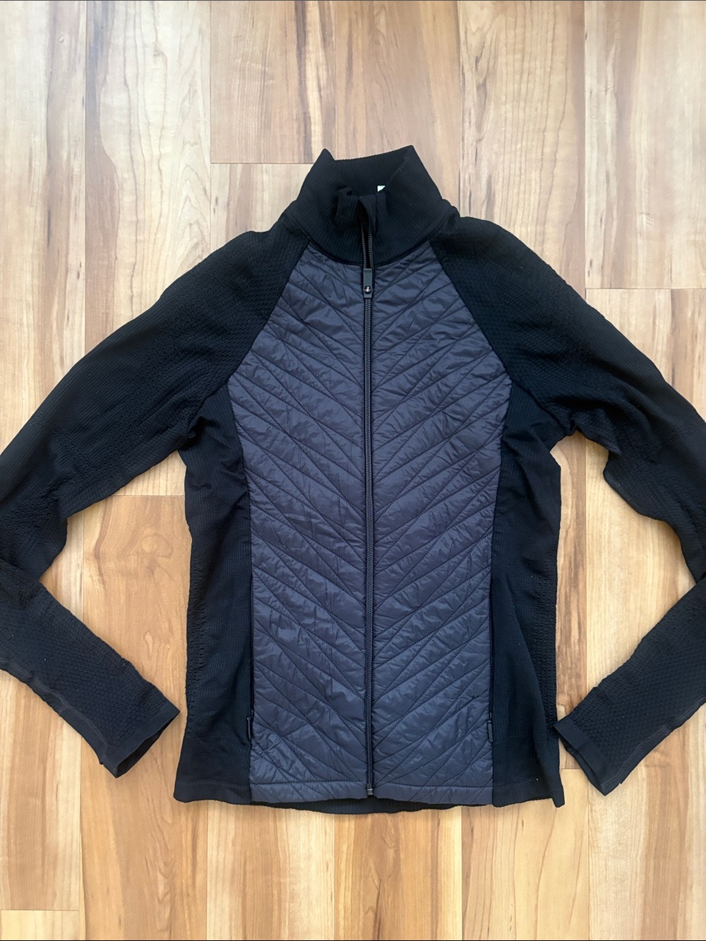 NWOT Athleta Women's Black
Flurry Force Insulated
Primaloft Jacket